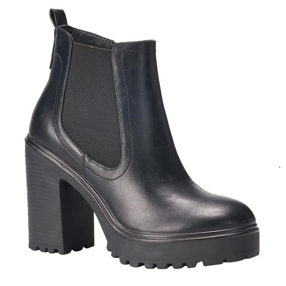 Black Chunky lug sole slip on bootie - Picture 6 of 9
